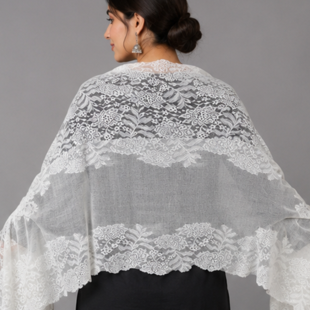 WHITE LACE STOLE