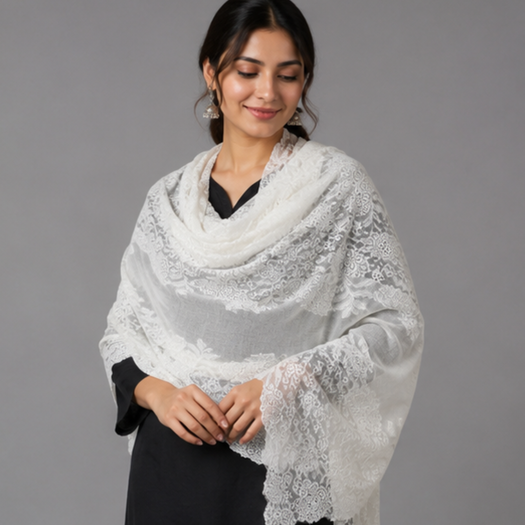 WHITE LACE STOLE