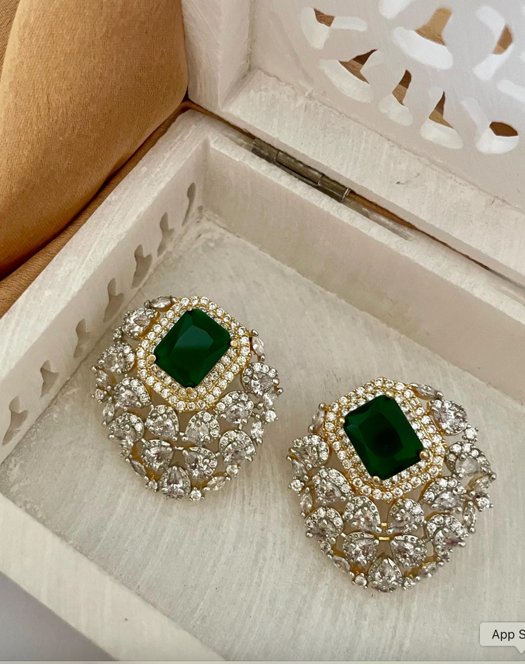 Emerald Green AD & Pearl Necklace Set