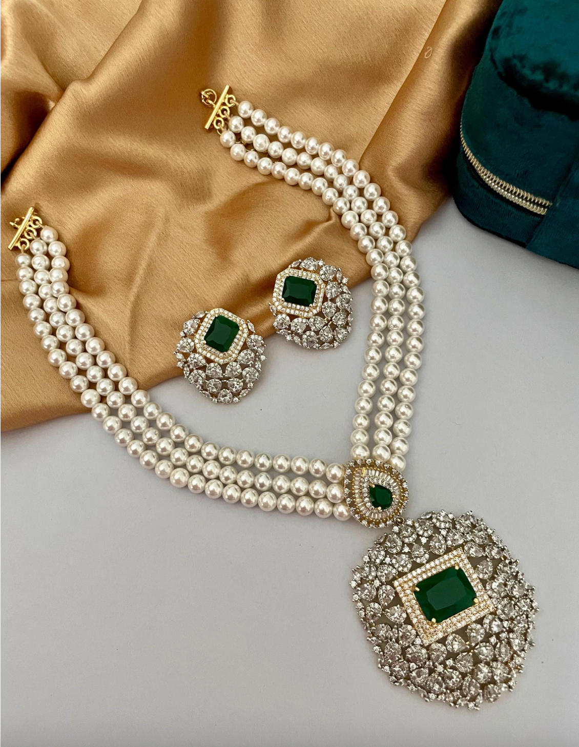 Emerald Green AD & Pearl Necklace Set