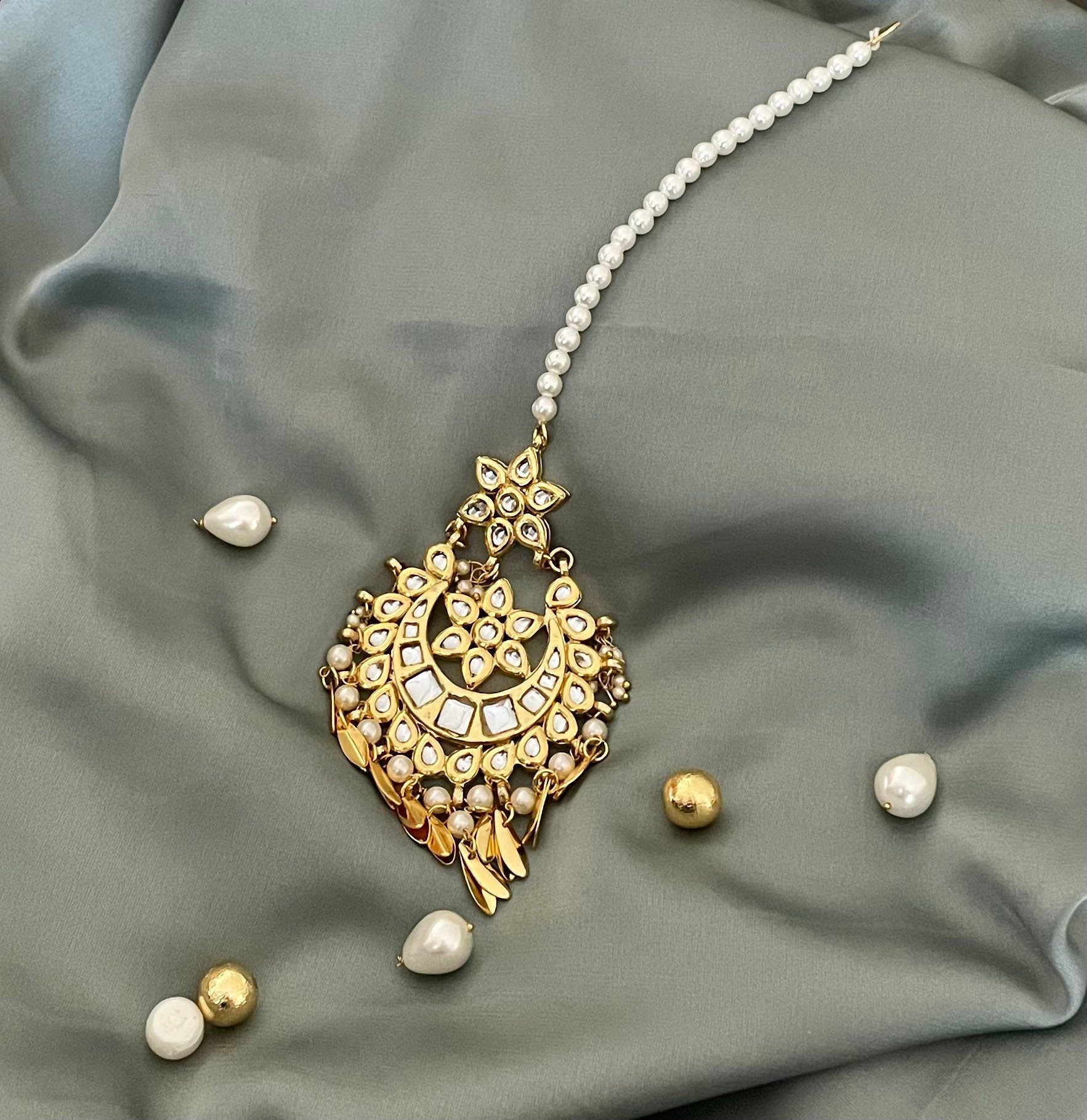 Kundan Maang Tika