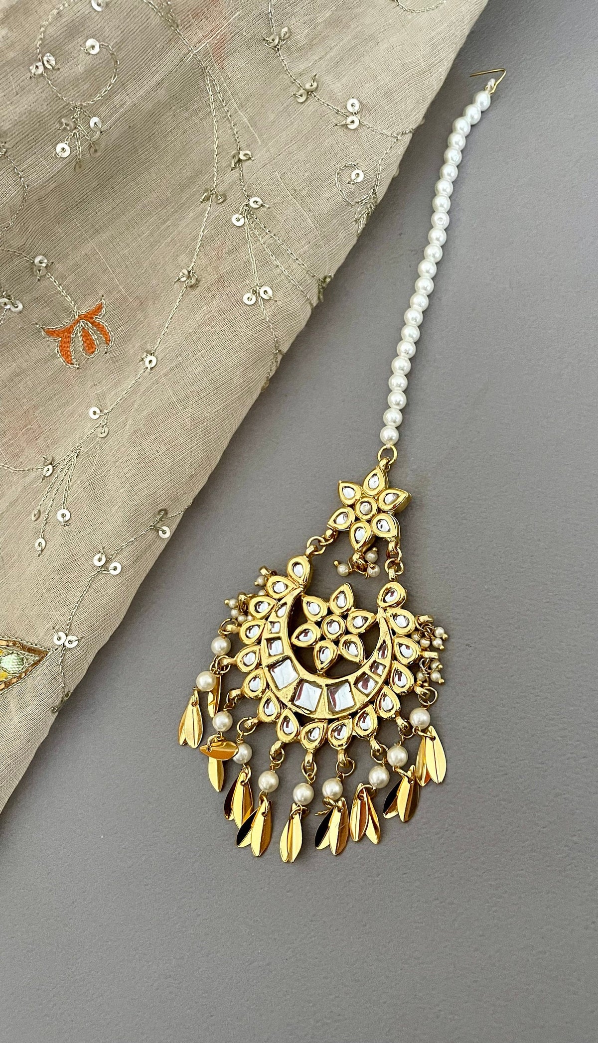 Kundan Maang Tika