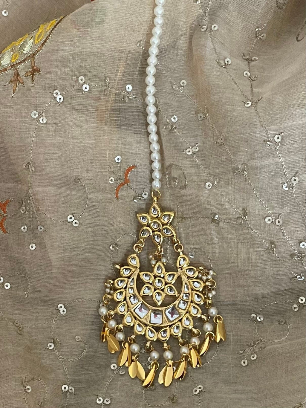 Kundan Maang Tika