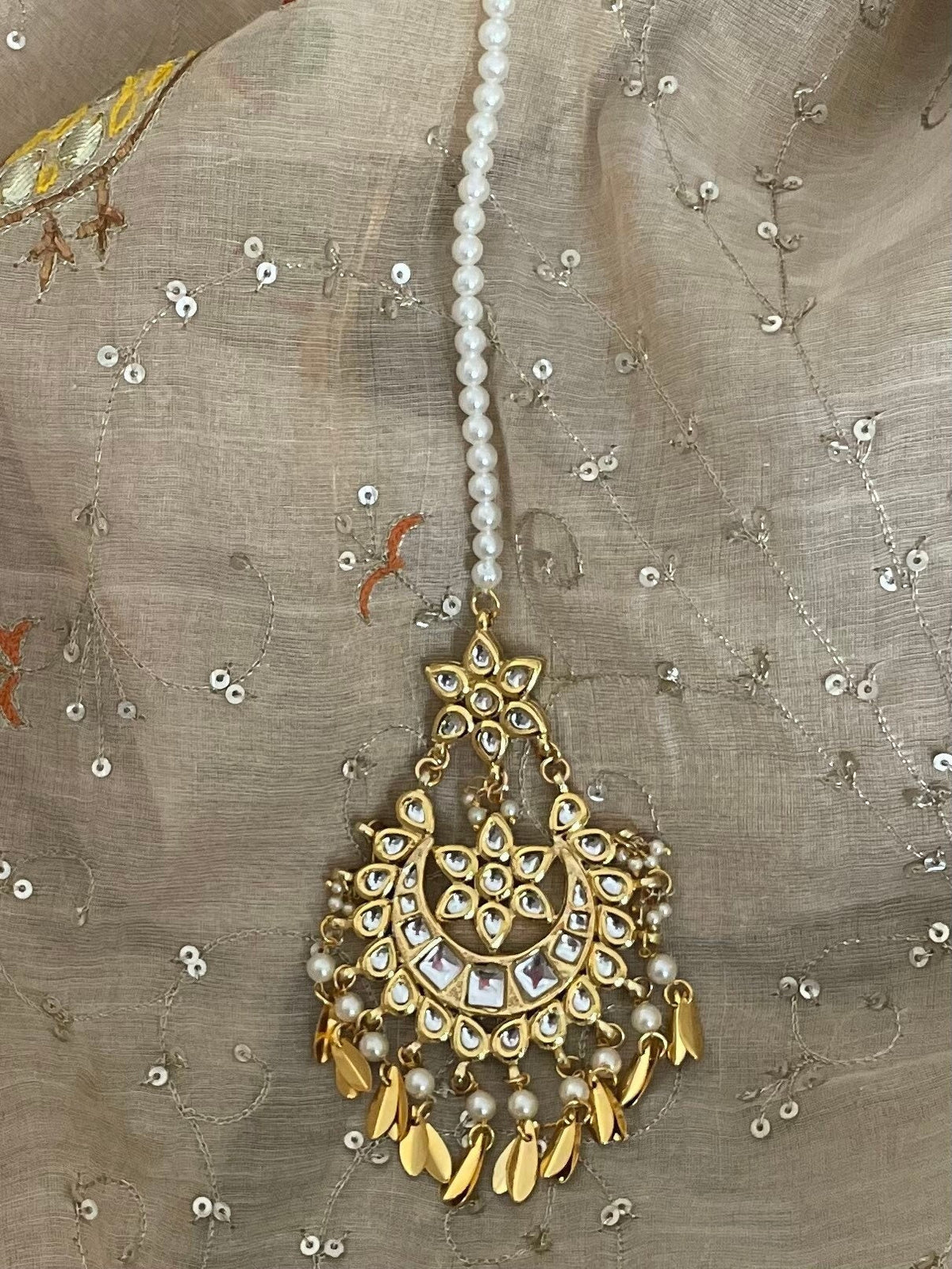Kundan Maang Tika