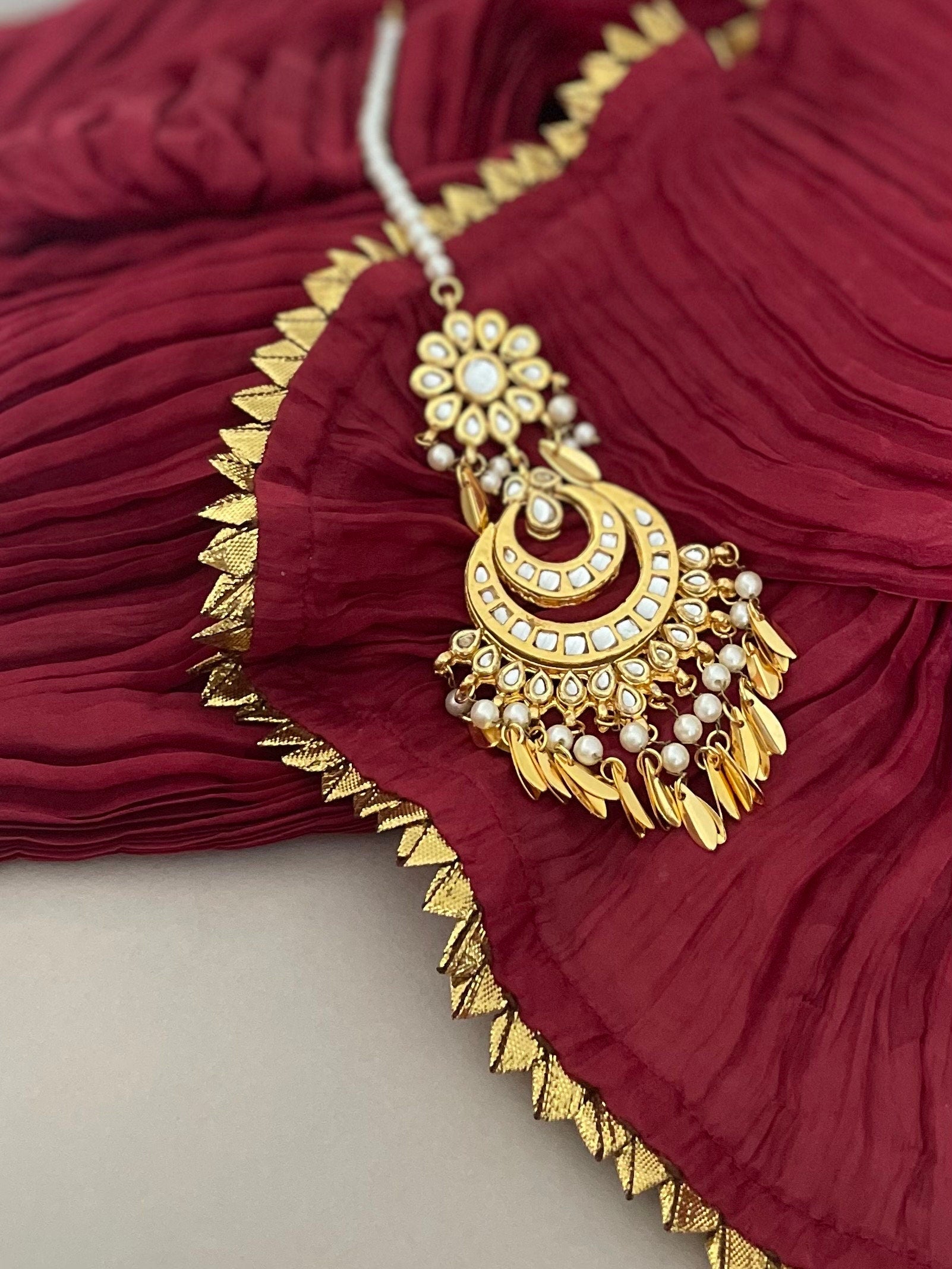 Kundan Maang Tika